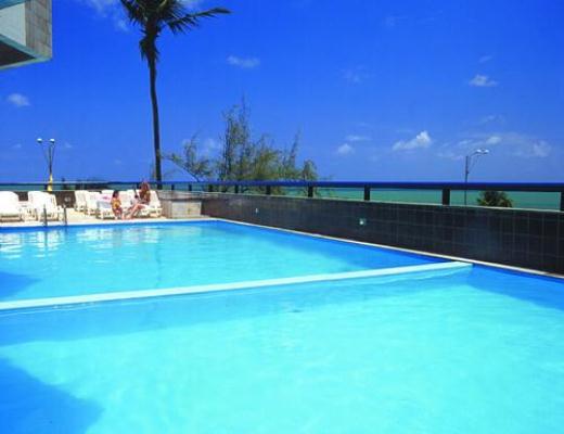 Feijoada e piscina no Golden Tulip Recife Palace