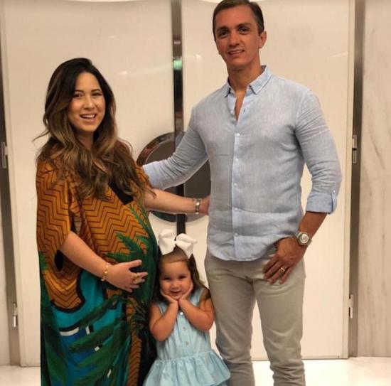 A cegonha trouxe mais uma princesinha para Carol Yamazaki e Marcelo Vitor
