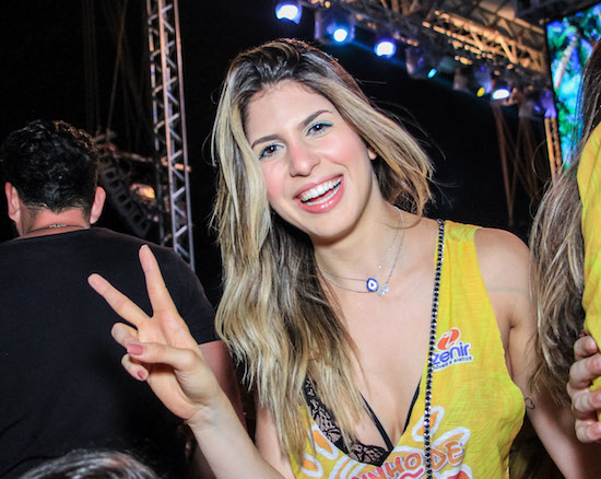 Começou hoje, no Shopping RioMar, a troca de camisas para o Bloquinho de Verão