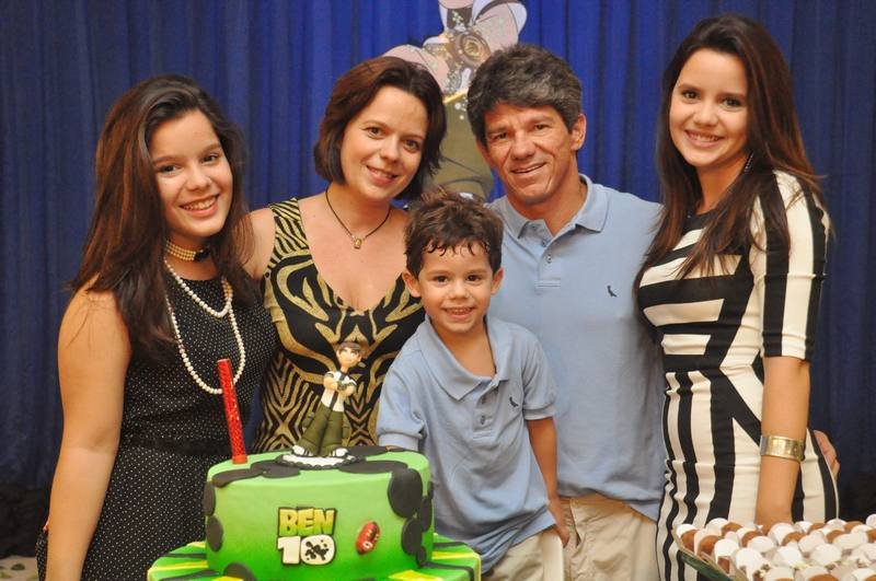 Ben 10 - Carvalhinho e Larissa Carvalho festejaram os quatro anos do herdeiro Léo