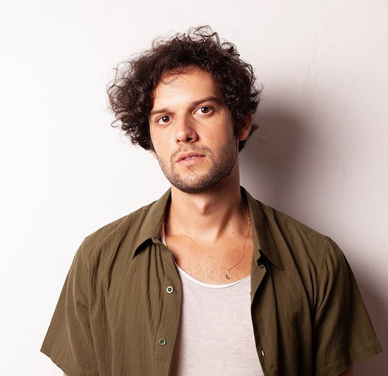 Davi Cartaxo agita o sunset na Vila Azul do Mar