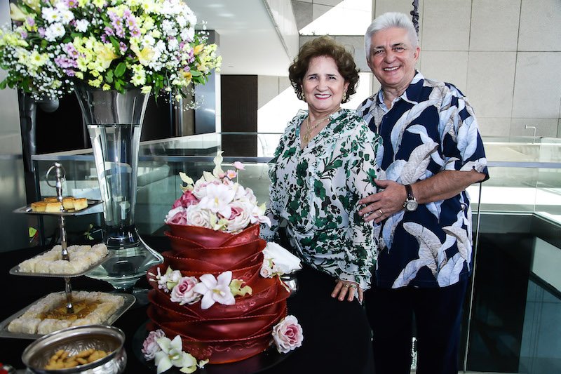 Em dia de Corrida Pague Menos, Deusmar Queirós brinda a nova idade da amada