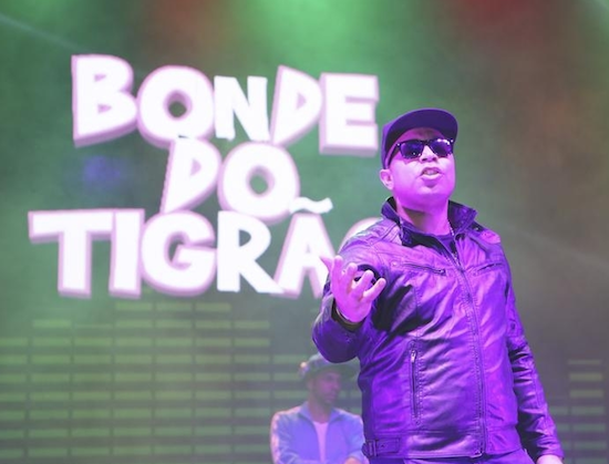 Pink Elephant reúne a torcida ao som do Bonde do Tigrão