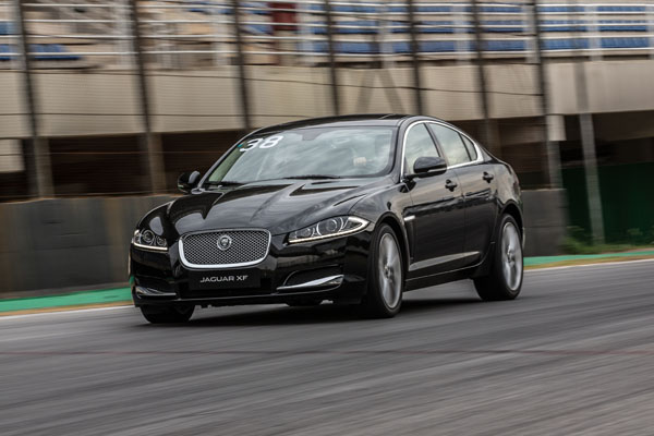 Jaguar Dynamic Tour aterrissa em Fortaleza