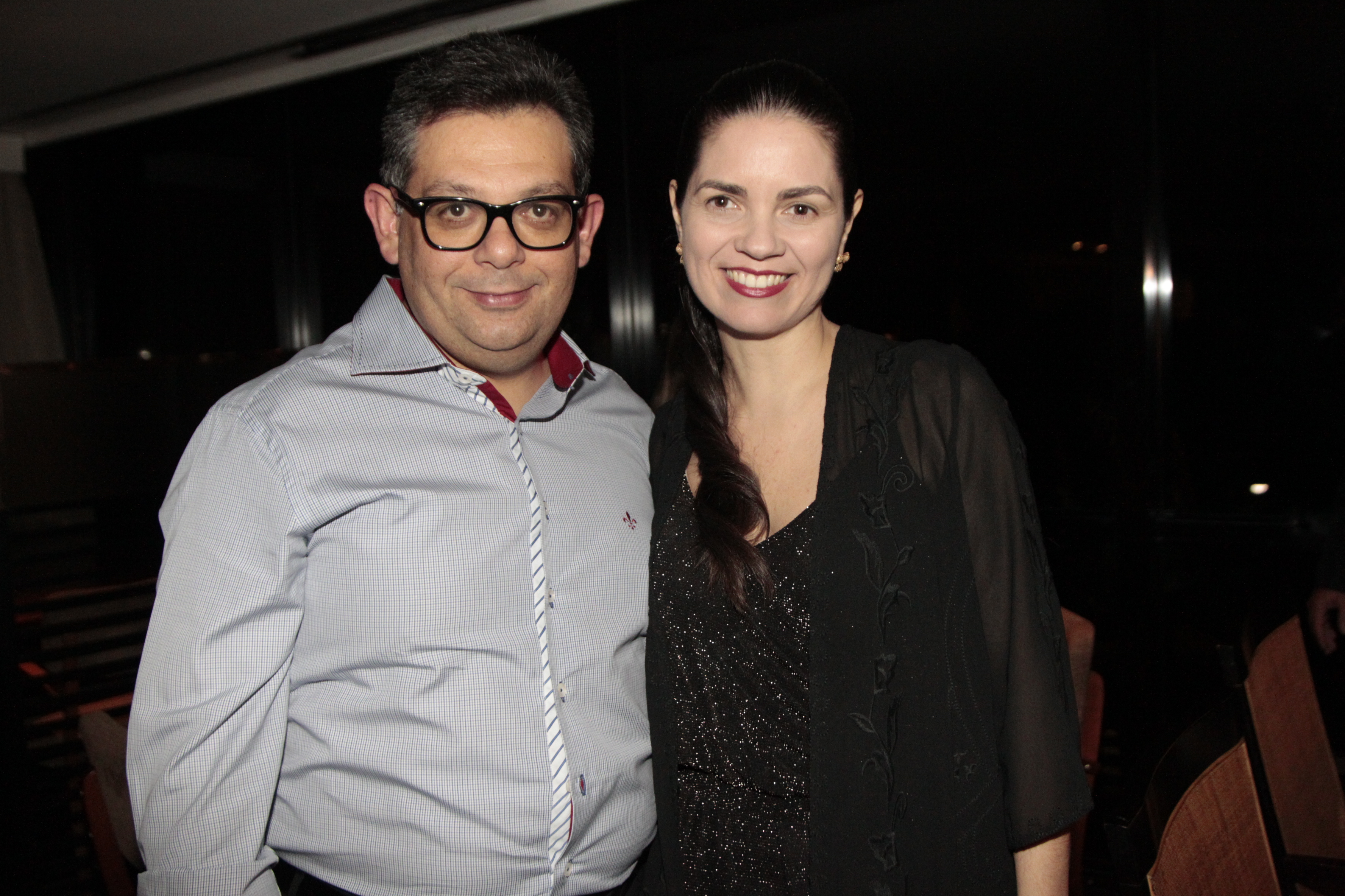 Nostradamus reúne casais e antecipa o Dia dos Namorados