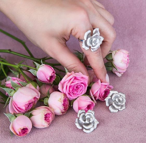 Balada In lista acessórios e joias de tirar o fôlego como dica de presente para a amada!