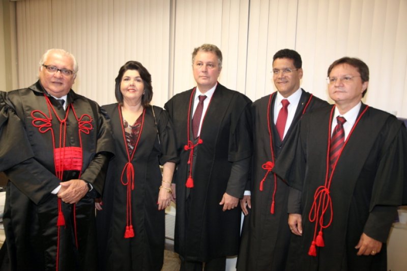Ricardo Machado empossa novos procuradores de Justiça