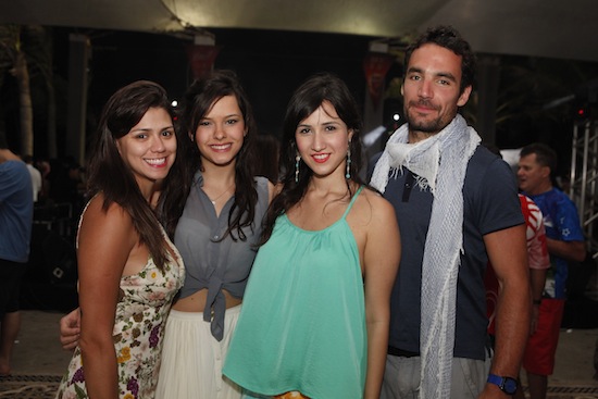 Lia Quinderé leva Julien Alvarez para curtir Sunset Guarderia Brasil