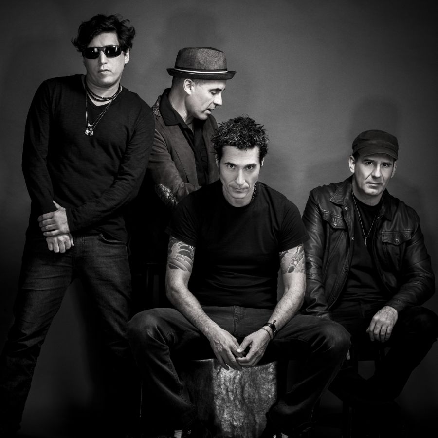 Capital Inicial e Biquini Cavadão fazem show no Colosso!