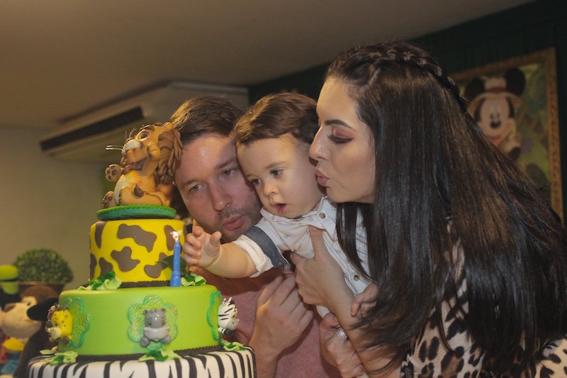 Vítor e Danielle Araújo celebram o primeiro ano de Vítor Filho com festa em clima de Safari