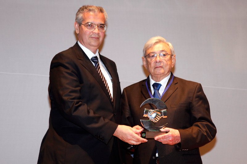 Ivens Dias Branco é homenageado com Troféu Honra ao Mérito na Abad 2013