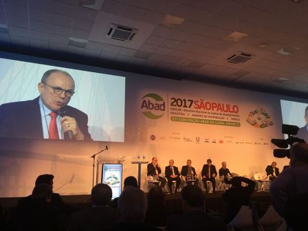 Presidente da CNDL,  Honório Pinheiro, marca presença no ENACAB