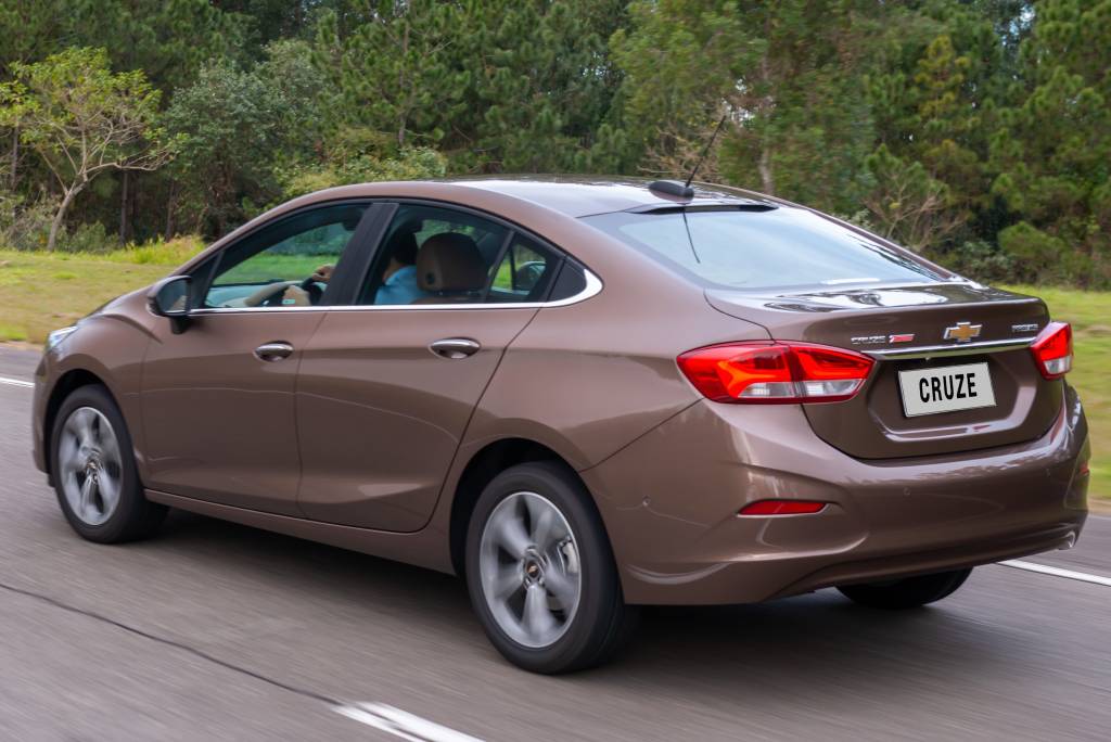 Novo Chevrolet Cruze Premier chega freando sozinho e com WiFi a bordo