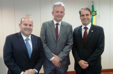 Roberto Cláudio prestigia transmissão de cargo do ministro André Figueiredo