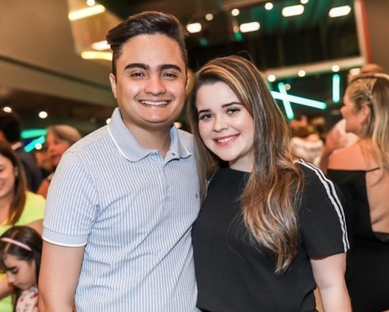 Felipe Araújo recebe prêmio em São Paulo