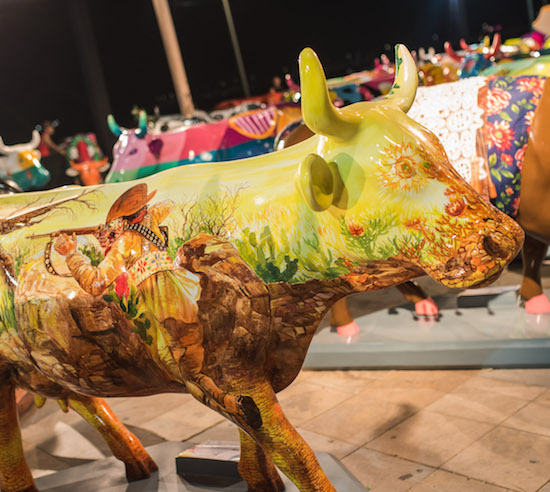 Vaquinhas coloridas da CowParede Fortaleza invadem o Shopping Iguatemi