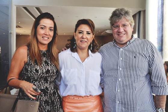Ana Vládia Sales é a festejada aniversariante de hoje