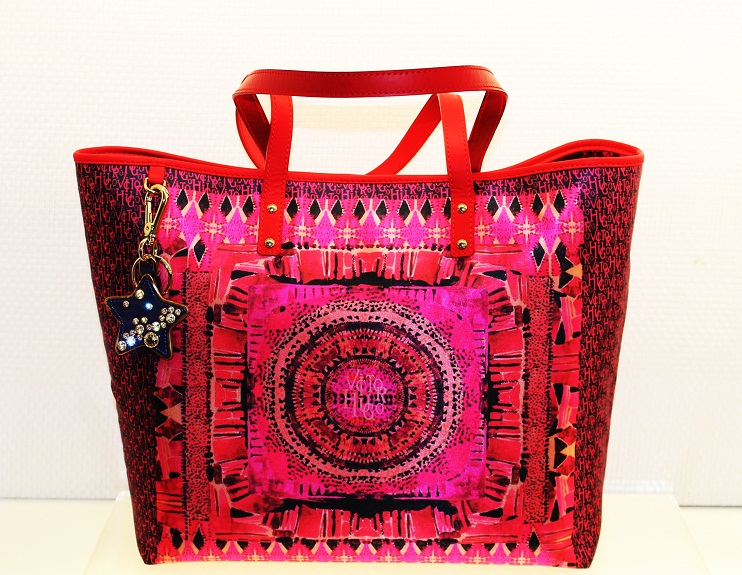 A super promoção de bolsas e roupas da Victor Hugo