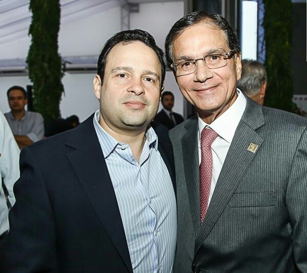 Beto Studart comanda solenidade que abre atividades do setor industrial