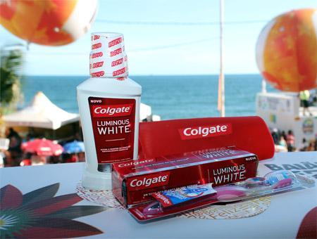 Colgate Luminous White marca o Expresso 2222