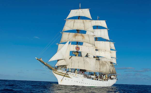 Barco norueguês chega à Fortaleza