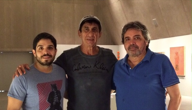 Raimundo Fagner confere a exposição ‘4rte Quatro Convida’