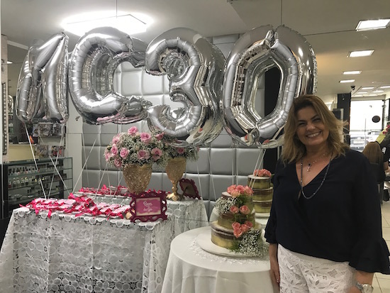 Eveline Veloso dá pontapé nas comemorações de 30 anos de seu salão de beleza