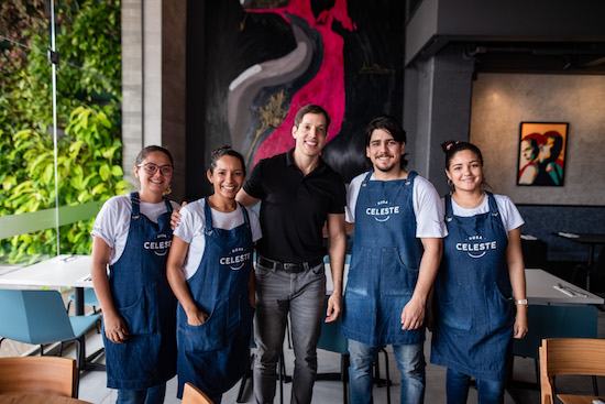 Celebrando a gastronomia cearense, Rosa Celeste comemora seu sucesso em Fortaleza