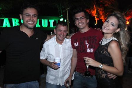 Prime reuniu uma turma festeira no Porto D`Aldeia