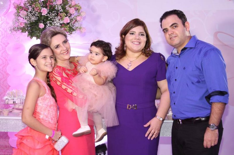 Giovanna Vieira sopra sua primeira velinha