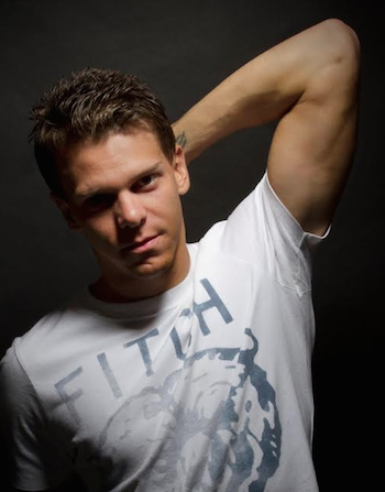 Diego Falleiros comanda a discotecagem na Pink Elephant