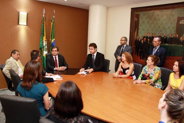 Zezinho Albuquerque recebe auditores fiscais da Receita Federal do Brasil