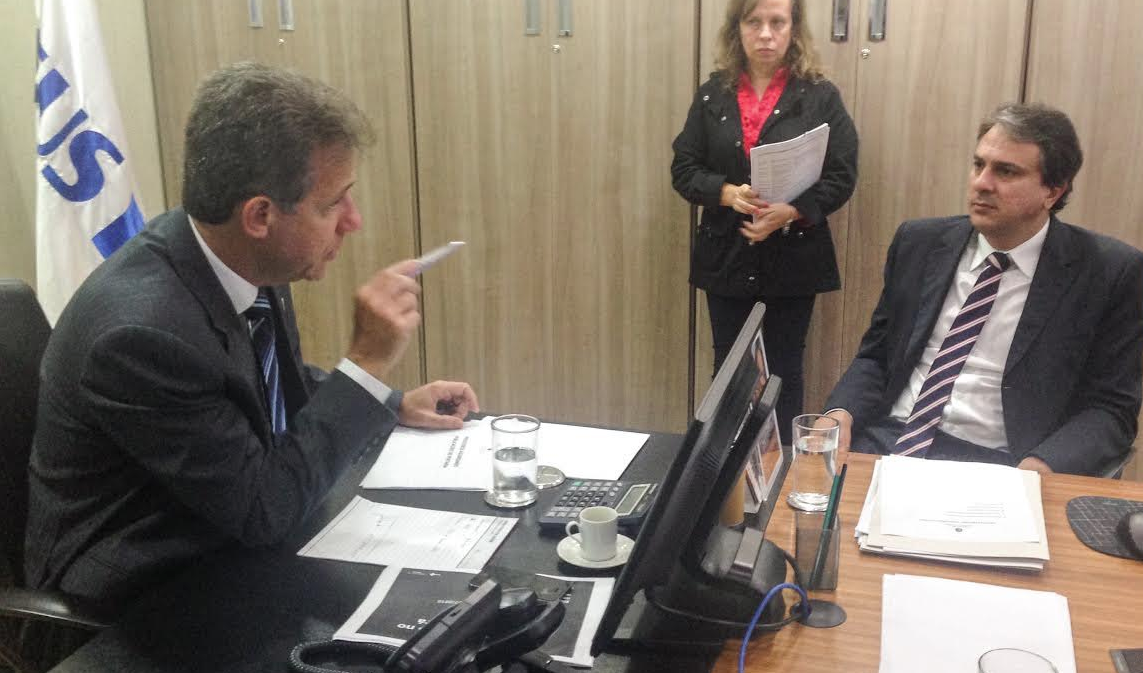 Ministro da Saúde desembarca no Ceará