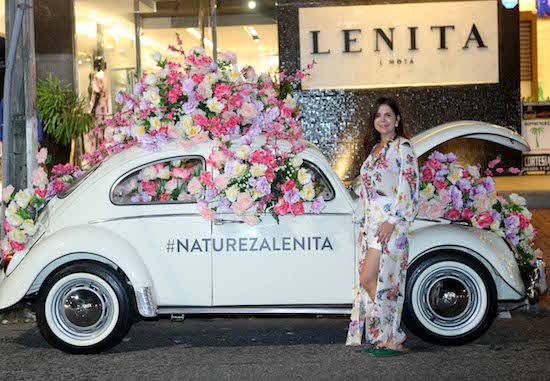 Lenita leva carro temático da Coleção Natureza para a flagship store do RioMar
