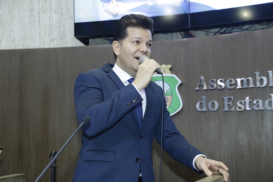 Gustavo Serpa solta a voz na Assembléia Legislativa