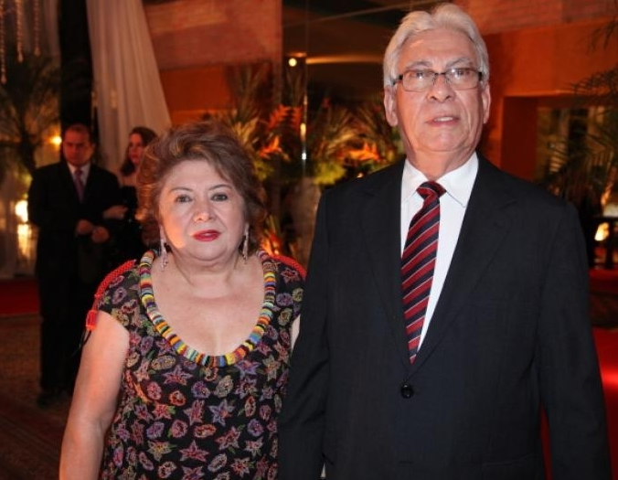 Mana e Manoel Holanda apresentam o Shopping Cidade da Moda