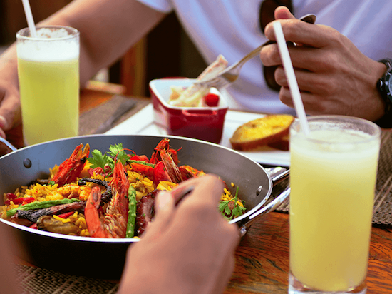 Bubble Lounge e Restaurante da Praia, no Beach Park, oferecem opções para fugir da rotina