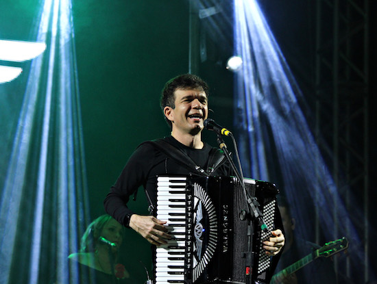 Waldonys celebra a nova idade com show especial no Teatro RioMar Fortaleza