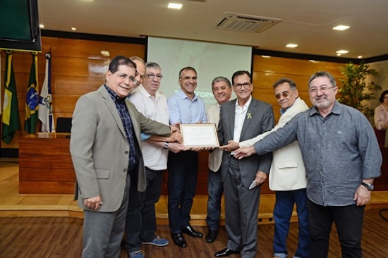 Beto Studart recebe homenagem do Sindienergia e do Cointec