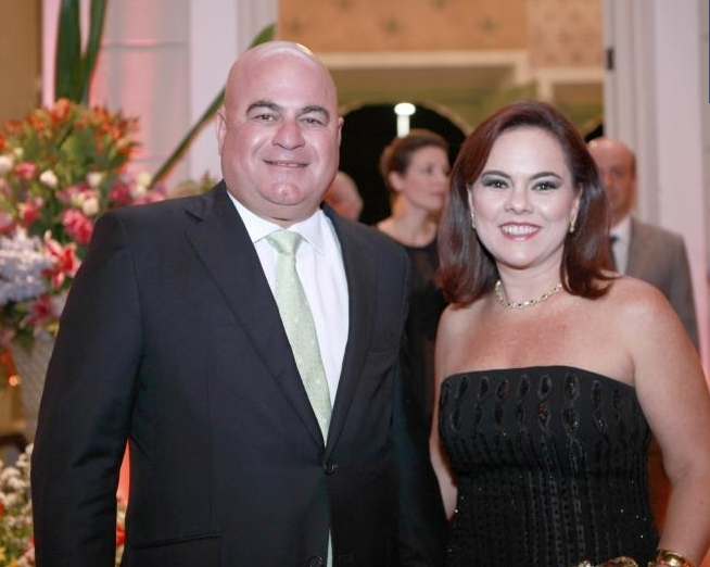 Luciano Cavalcante recebe em sua casa de veraneio