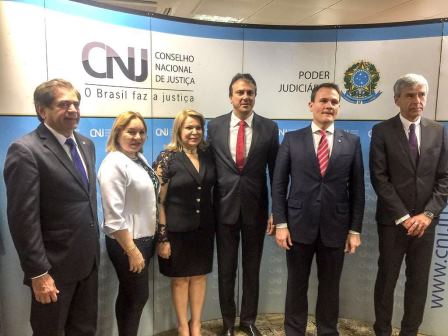 Camilo Santana prestigia posse de Iracema do Vale