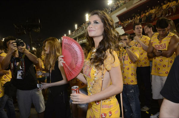 Espaço Devassa lotado de famosos