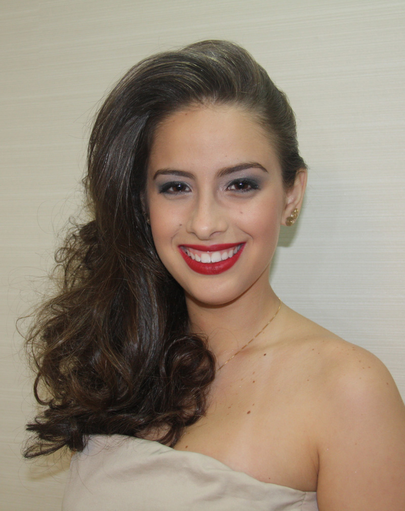 Walker dá dicas de penteados e makes para a folia