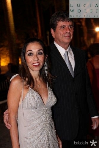 Carnaval internacional para Márcio e Márcia Távora