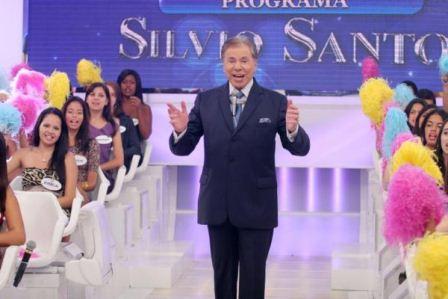 Já imaginou Silvio Santos grisalho?