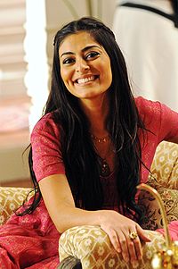 Juliana Paes encara exercícios por não saber fazer dieta