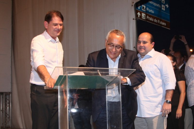 Prefeito Roberto Cláudio assina a ordem de serviço das obras da Av. Beira-Mar
