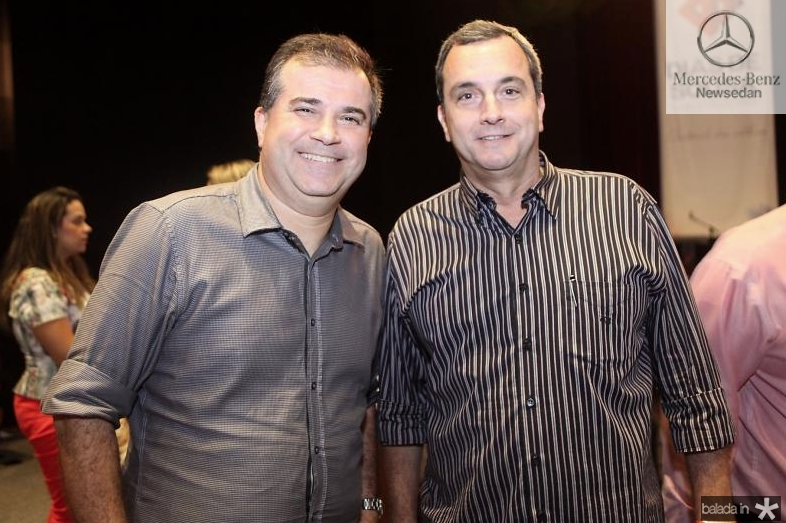 Ricardo Bezerra entrega doações da Campanha Coração Solidário