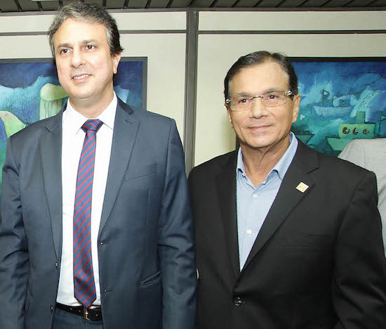 Governador Camilo Santana assina Projetos de Lei que beneficiam lojistas e industriais