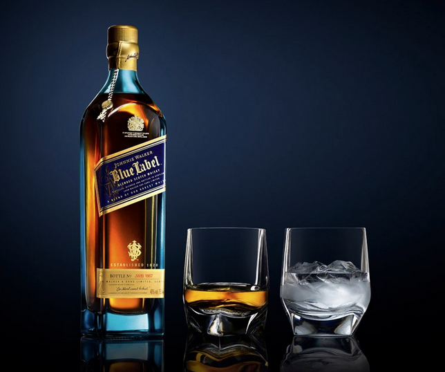 Johnnie Walker promove degustações de whisky em Fortaleza